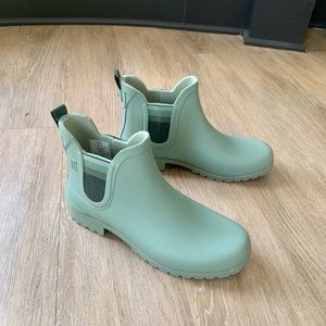 Keds green rubber boots size 9